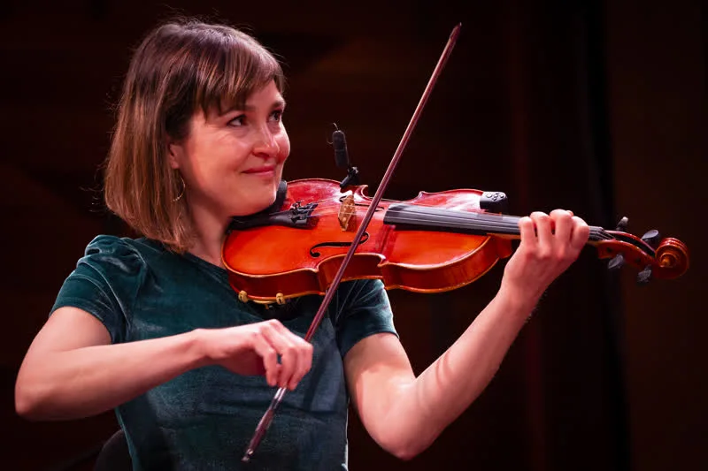 Laura Feddersen playing her fiddle